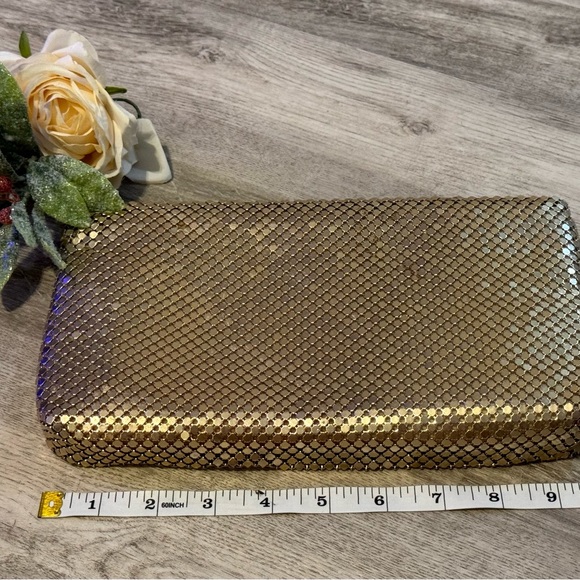 Vintage Whiting & Davis Gold Tone Metal Mesh Large Zippered Clutch / Handbag - Picture 13 of 16